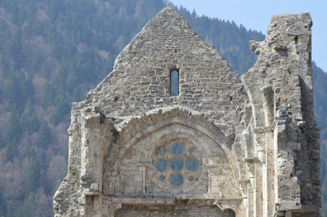 L'Ours Blanc Lodge Le Biot Bagian luar foto